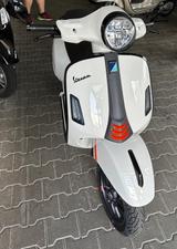 Vespa GTS 125 Super Sport Euro 5 / LED / Blackumbau