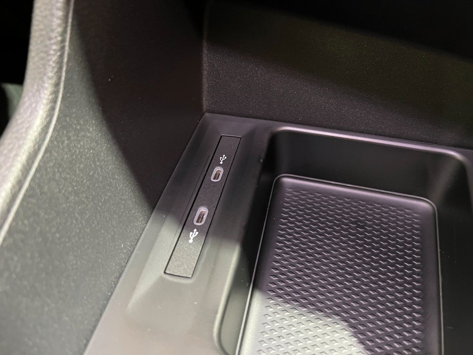 Fahrzeugabbildung Volkswagen Caddy 1.5 TSI /DSG/ACC/PDCh./Winterpaket