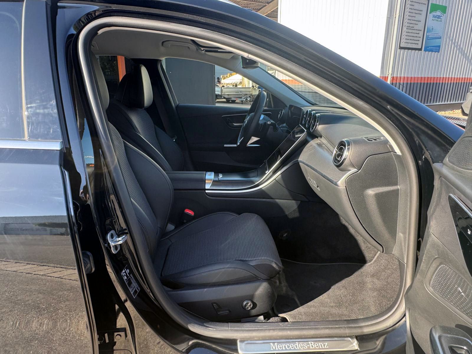 Fahrzeugabbildung Mercedes-Benz C200d T-Modell Avantgarde ACC KAM AHK SHZ LED