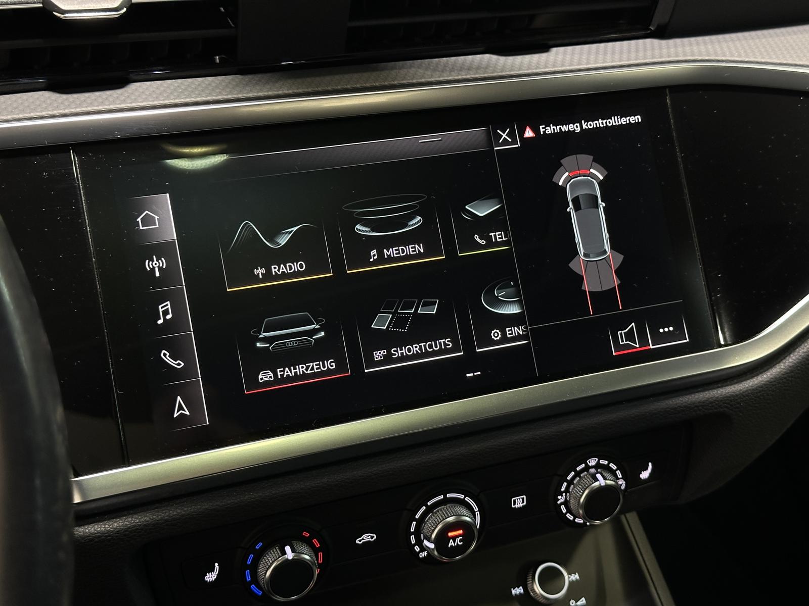 Audi Q3 40 TDI / S TRONIC / QUATTRO / PANO / LED /