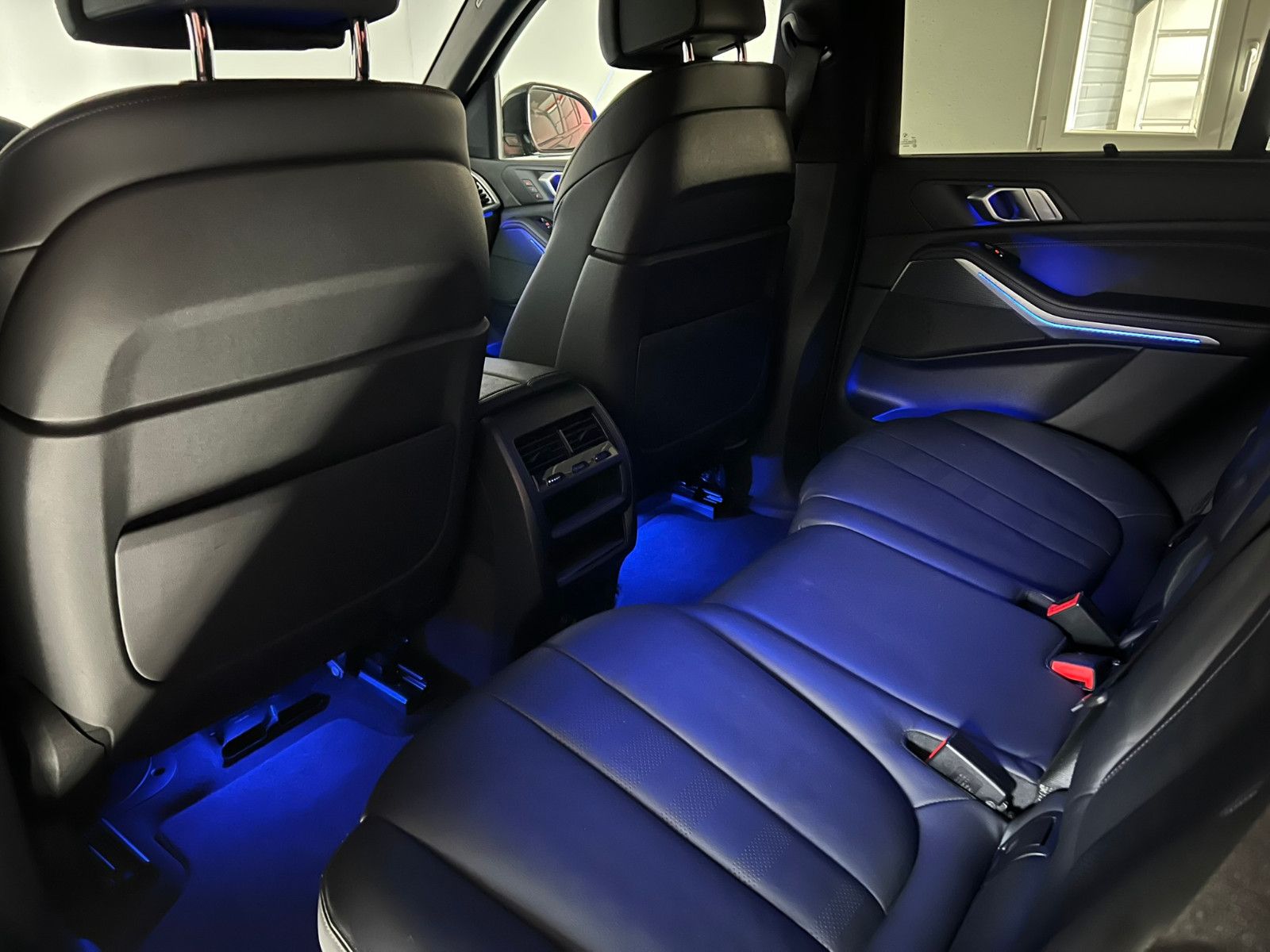 Fahrzeugabbildung BMW X5 xDrive 30 d M SPORT/DAB/AHK/ACC/360*/7-SITZER