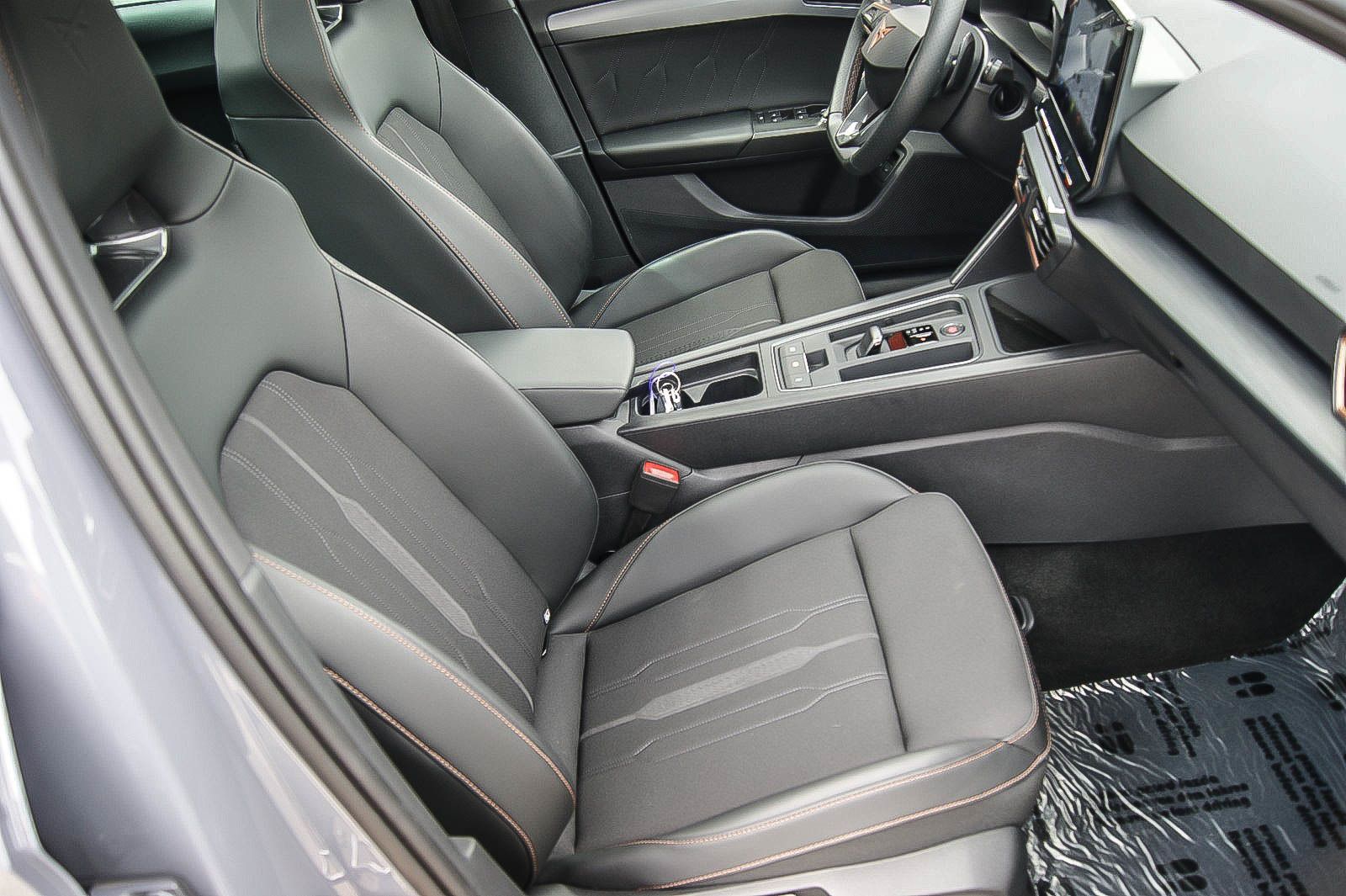 Fahrzeugabbildung CUPRA Leon Sportstourer e-Hybrid PANORAMA CARPLAY ACC
