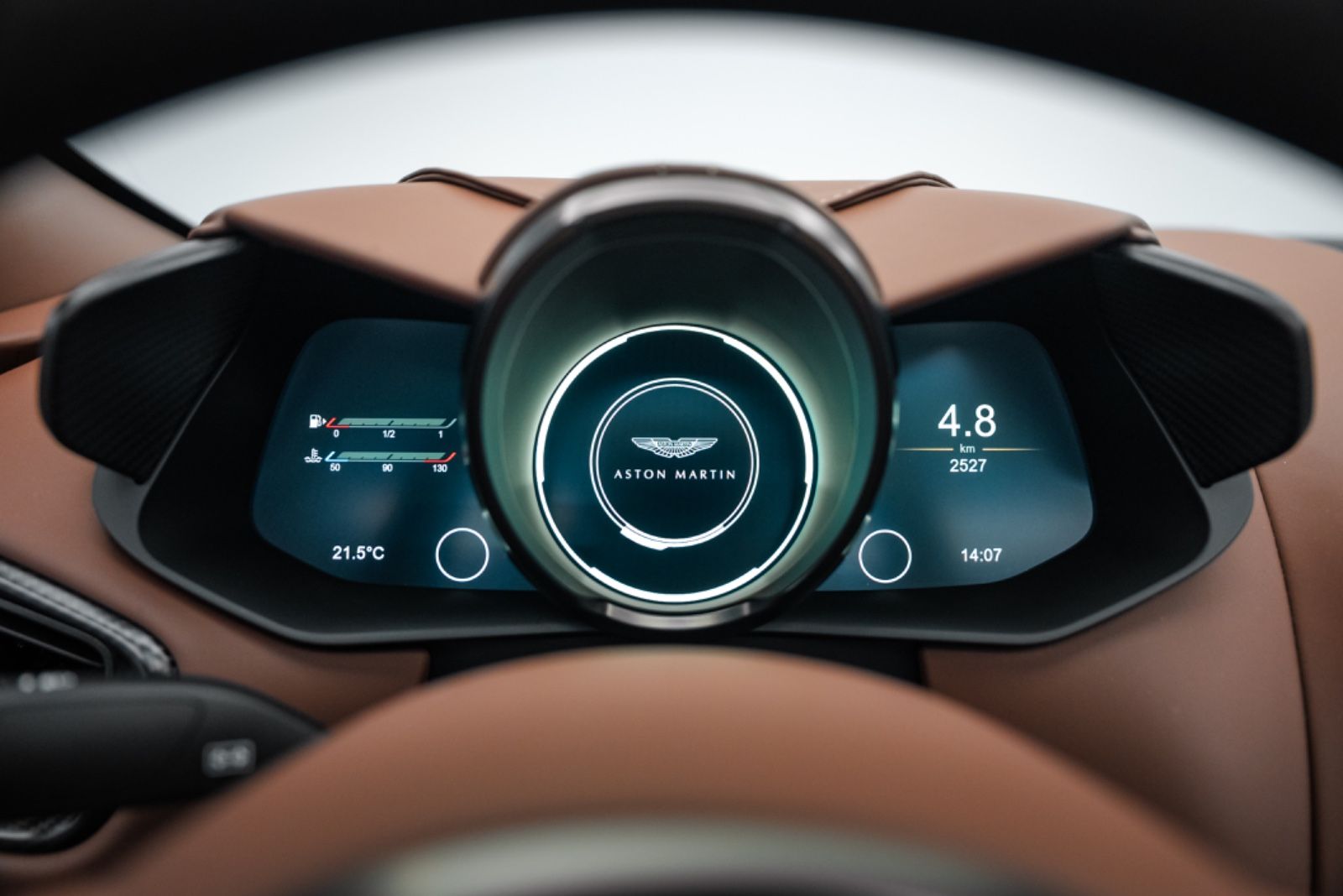 Fahrzeugabbildung Aston Martin DBS 770 Ultimate Volante 1 OF 199/CARBON/BUCKET