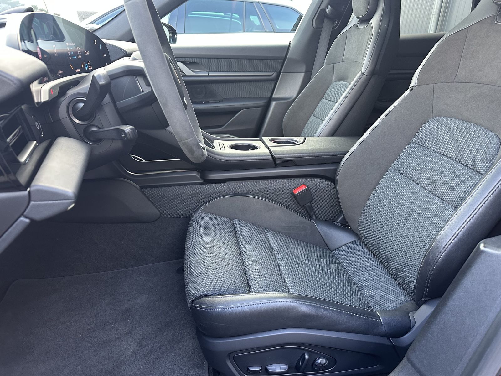 Fahrzeugabbildung Porsche Taycan Sport-Design NAV+LED+PANORAMA+360°+20ZOLL
