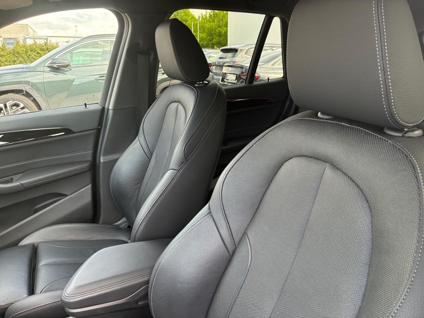 BMW X1 sDrive18d AUTOMATIK M SPORT HUD LED SHZ AHK N foto 23