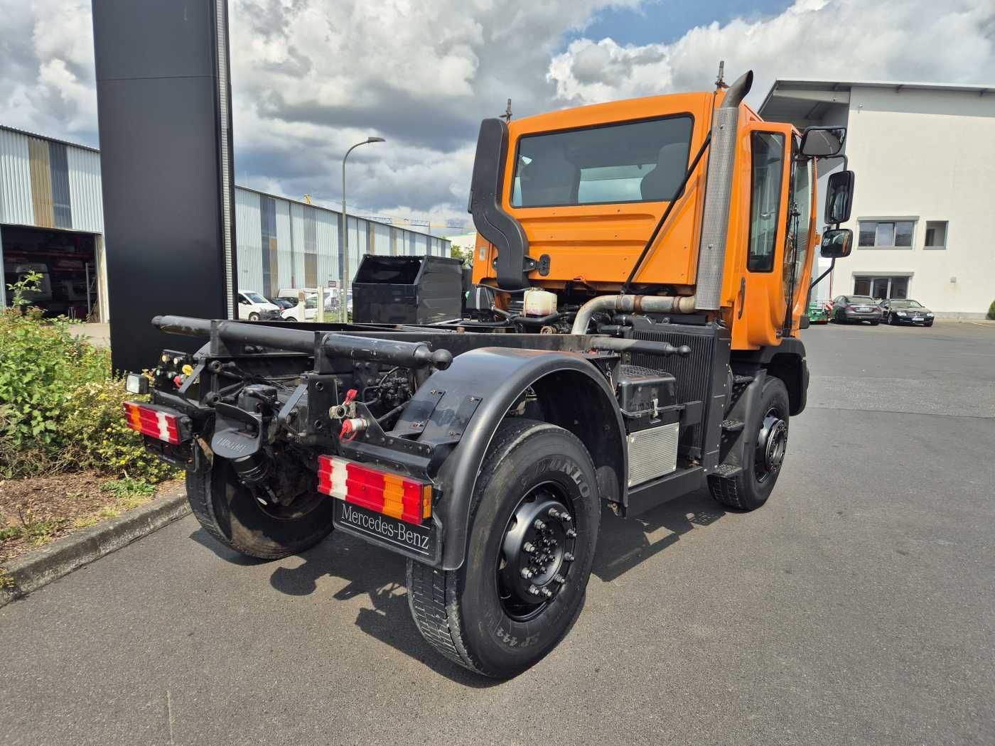 Fahrzeugabbildung Mercedes-Benz Unimog U400 4x4 Vario Pilot Zapfwelle LOF