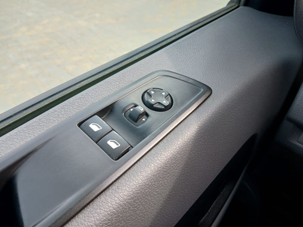 Fahrzeugabbildung Citroën Jumpy M BlueHDi 120 Club *AZV*Laderaumverkl.*