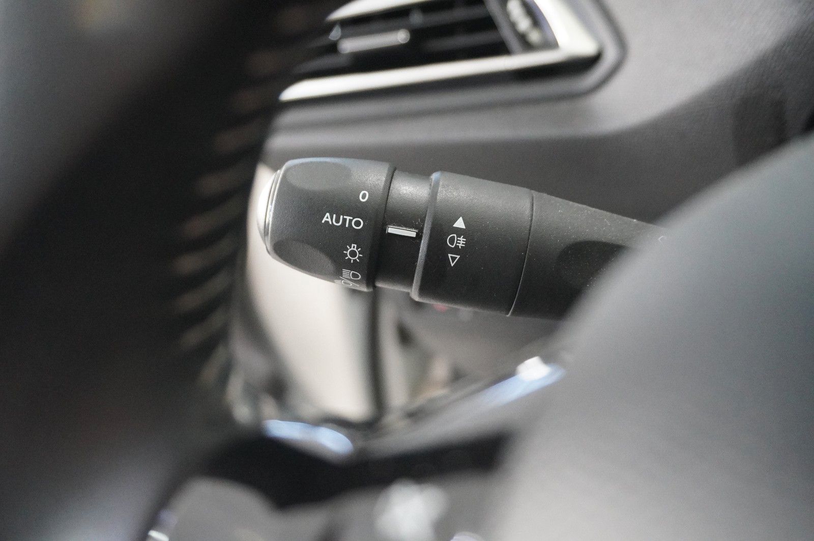 Fahrzeugabbildung Peugeot 308 SW 1.5D ACTIVE NAVI/LED/SHZ/TEMP./PDC/KLIMA