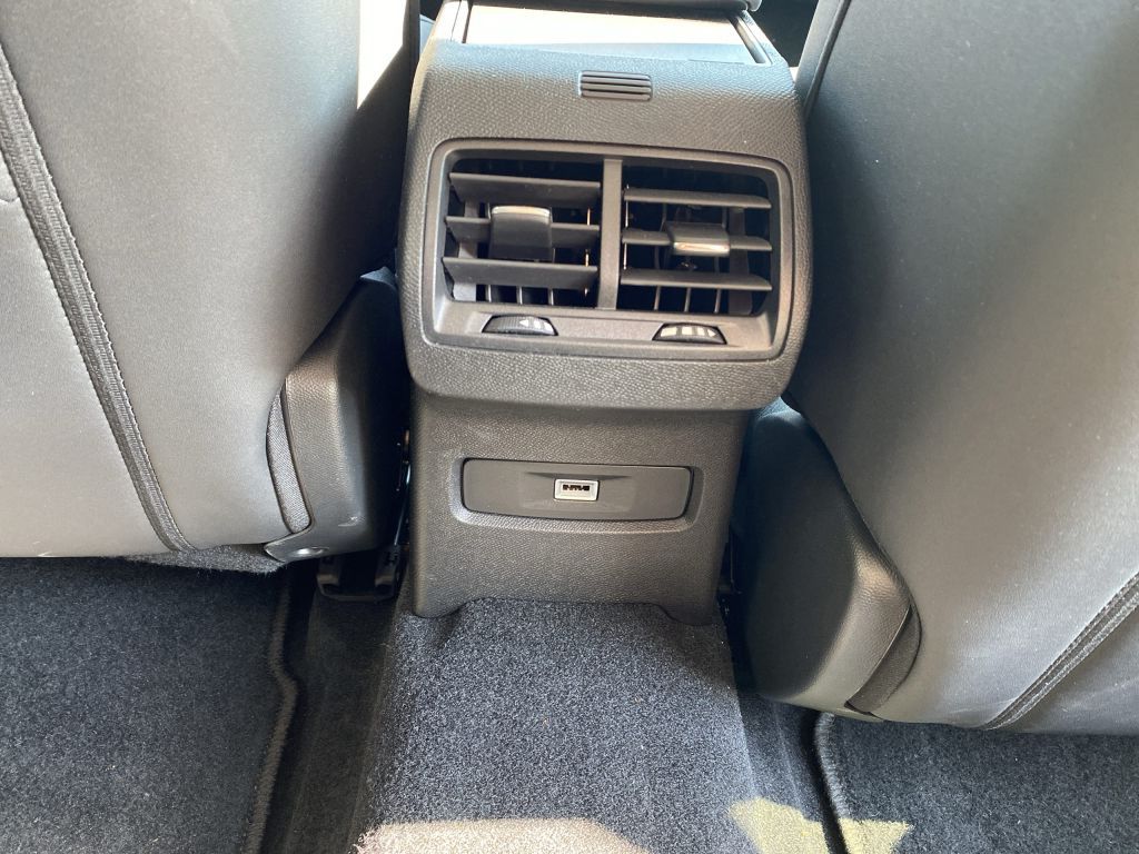 Fahrzeugabbildung Citroën C4 PureTech 130 S&S *Automatik* MAX *beh. Lenkr*