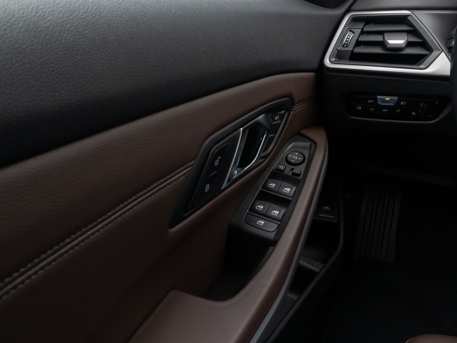 Fahrzeugabbildung BMW 330e xD Kamera HUD DAB Alarm Komfort LED Sport