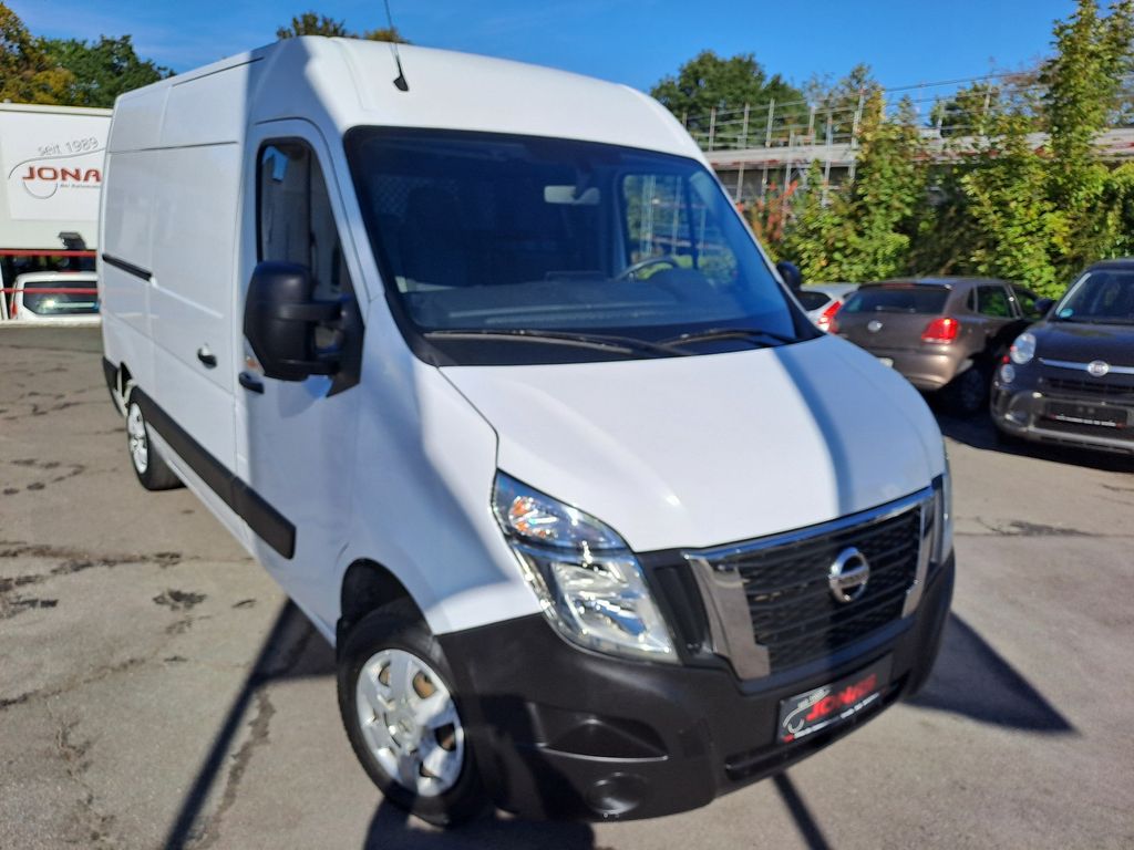 Image of Nissan NV400