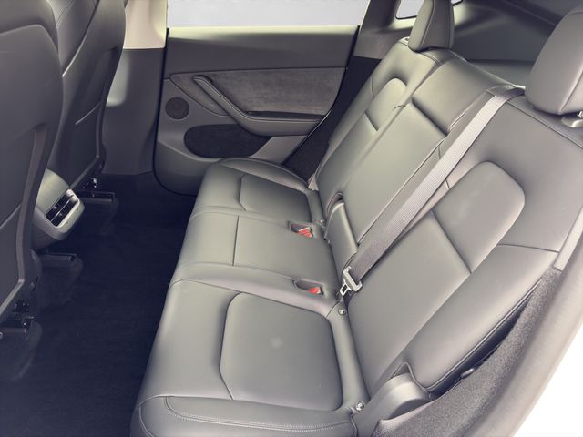 Fahrzeugabbildung Tesla Model Y RWD Autopilot 4+Pano+Cam+Leder+MwSt.