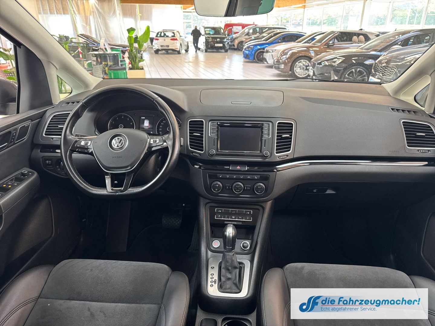 Fahrzeugabbildung Volkswagen Sharan Highline BMT Start-Stopp Sportpaket Stand
