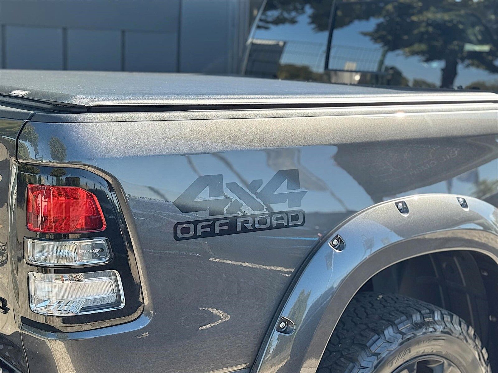 Fahrzeugabbildung Dodge RAM 5.7 V8 HEMI Night Edition OFFROAD 4x4 19%