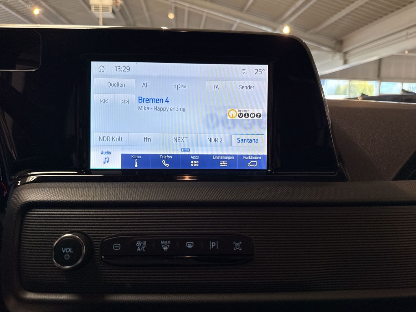Fahrzeugabbildung Ford Transit Courier Trend AHK Apple CarPlay Android
