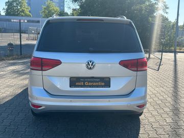 Volkswagen Touran - 4