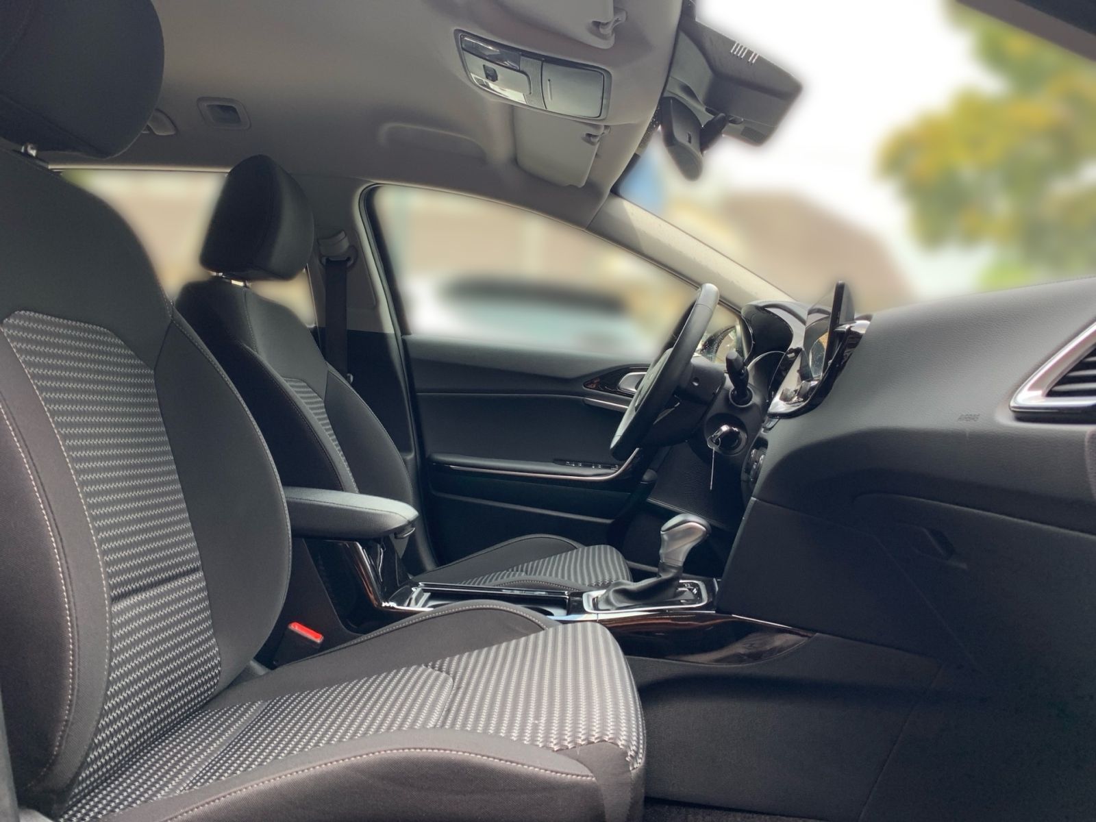 Fahrzeugabbildung Kia Ceed 1.5 7-DCT T-GDI Spirit Navi Allwetter