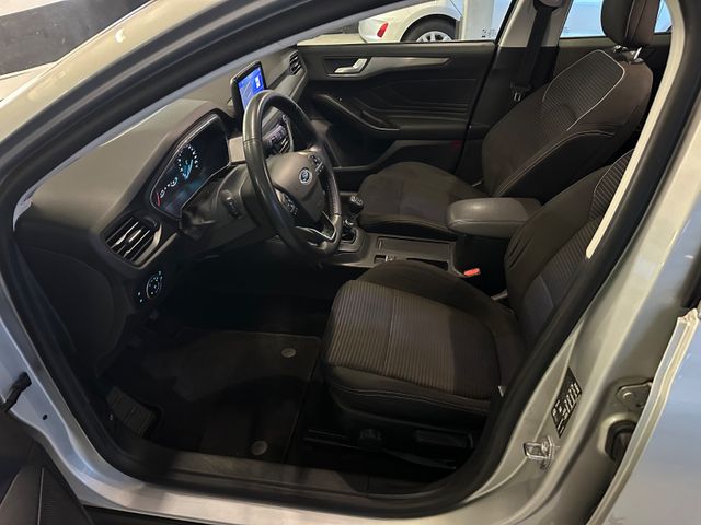 Fahrzeugabbildung Ford Focus Turnier Titanium AHK