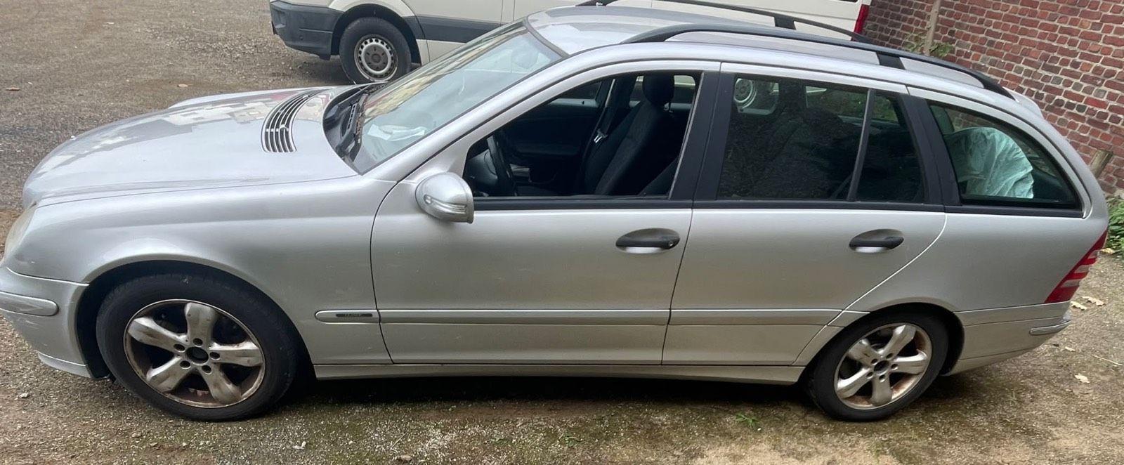Mercedes-Benz C220 2004 — photo 7