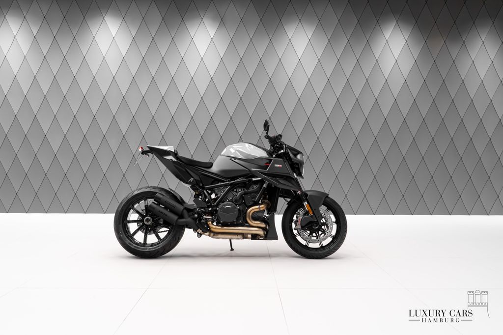 BRABUS 1300 R Edition 23 in STEALTH GRAY - Bild 3