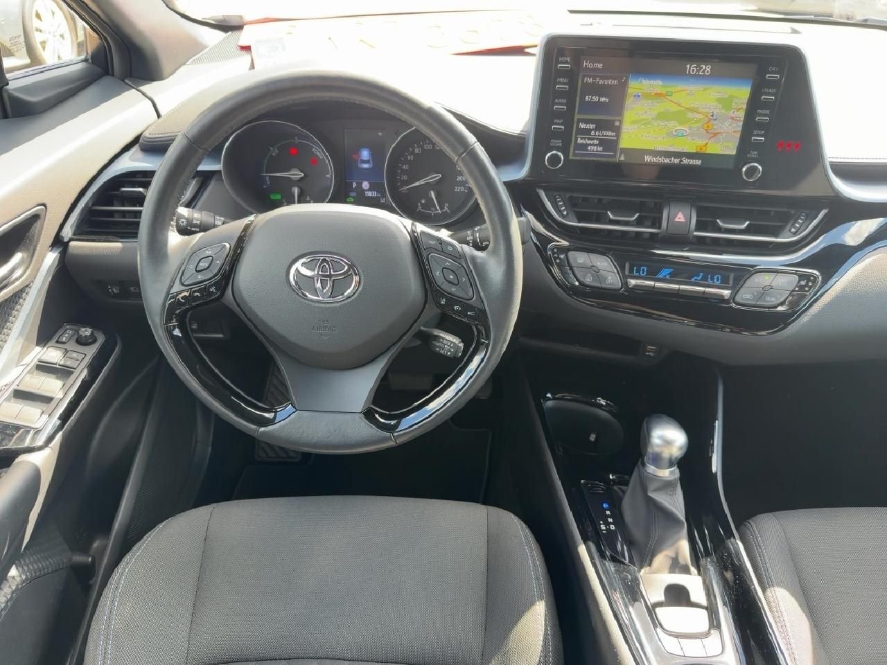 Fahrzeugabbildung Toyota C-HR 2,0 Hybrid Team D *Comfortpaket*