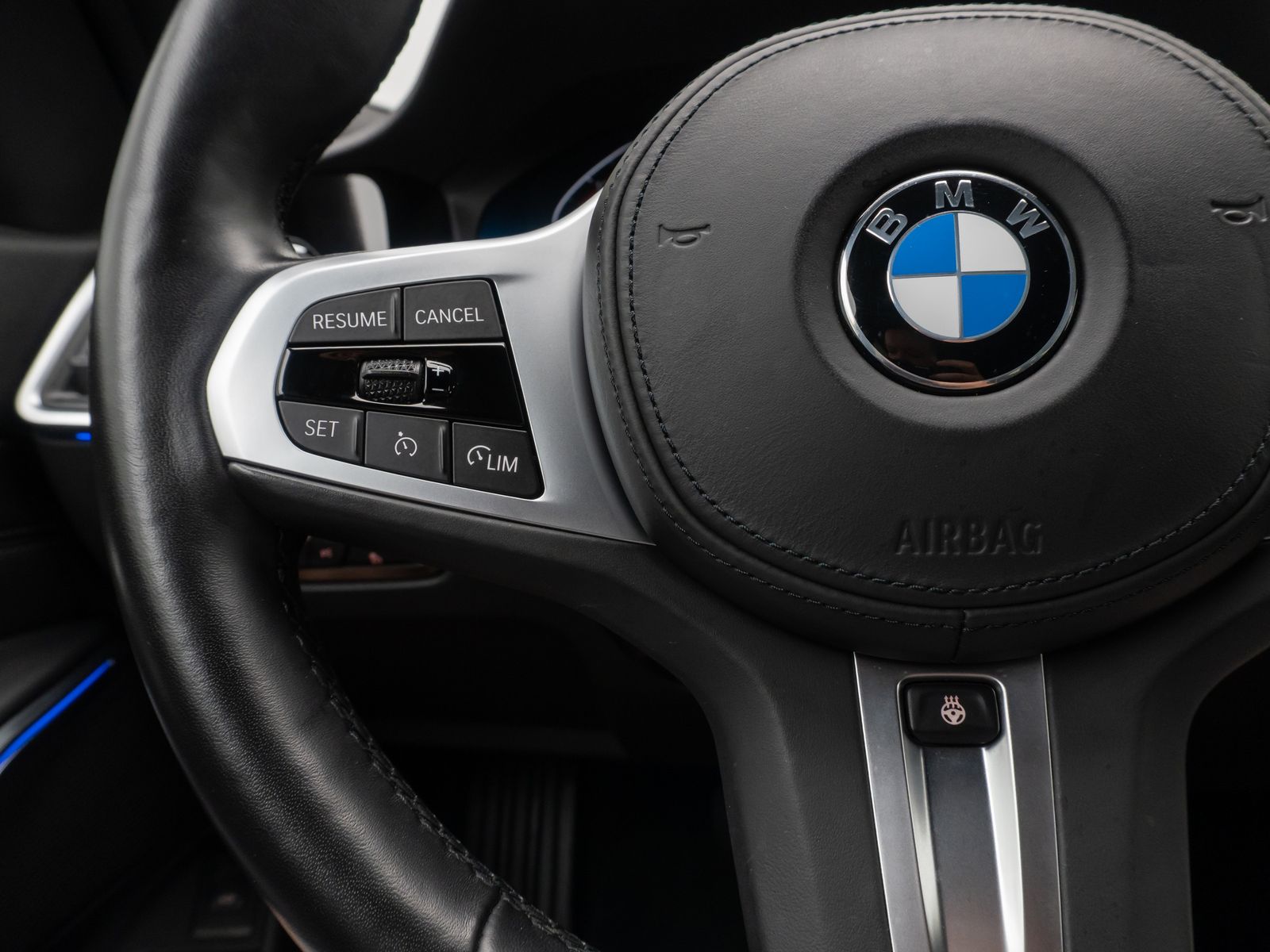 Fahrzeugabbildung BMW 330i Sport Line DAB Alarm MSport Lenkrhzg 19Zoll