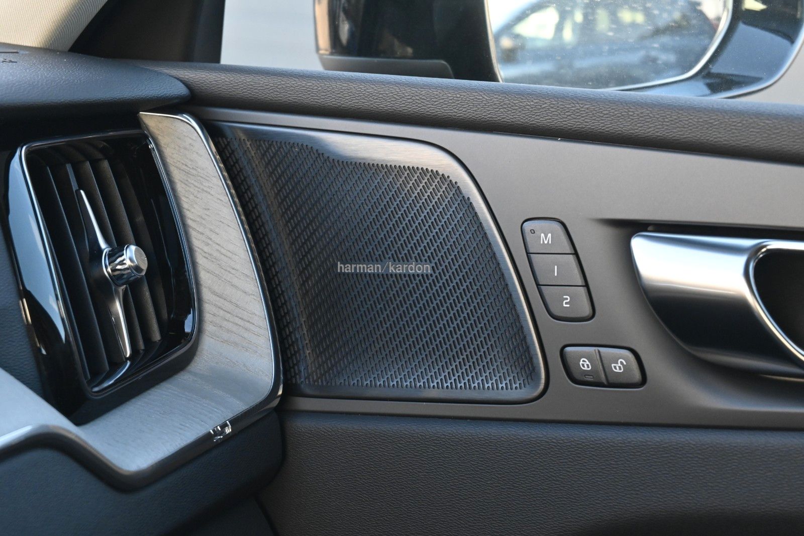 Fahrzeugabbildung Volvo XC60 B5 AWD Plus Dark*H&K*LUFT*360°* ACC