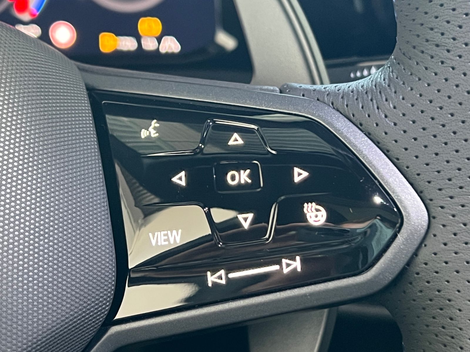 Fahrzeugabbildung Volkswagen Golf VIII R 2.0 TSI DSG 4MOTION *R-Performance P