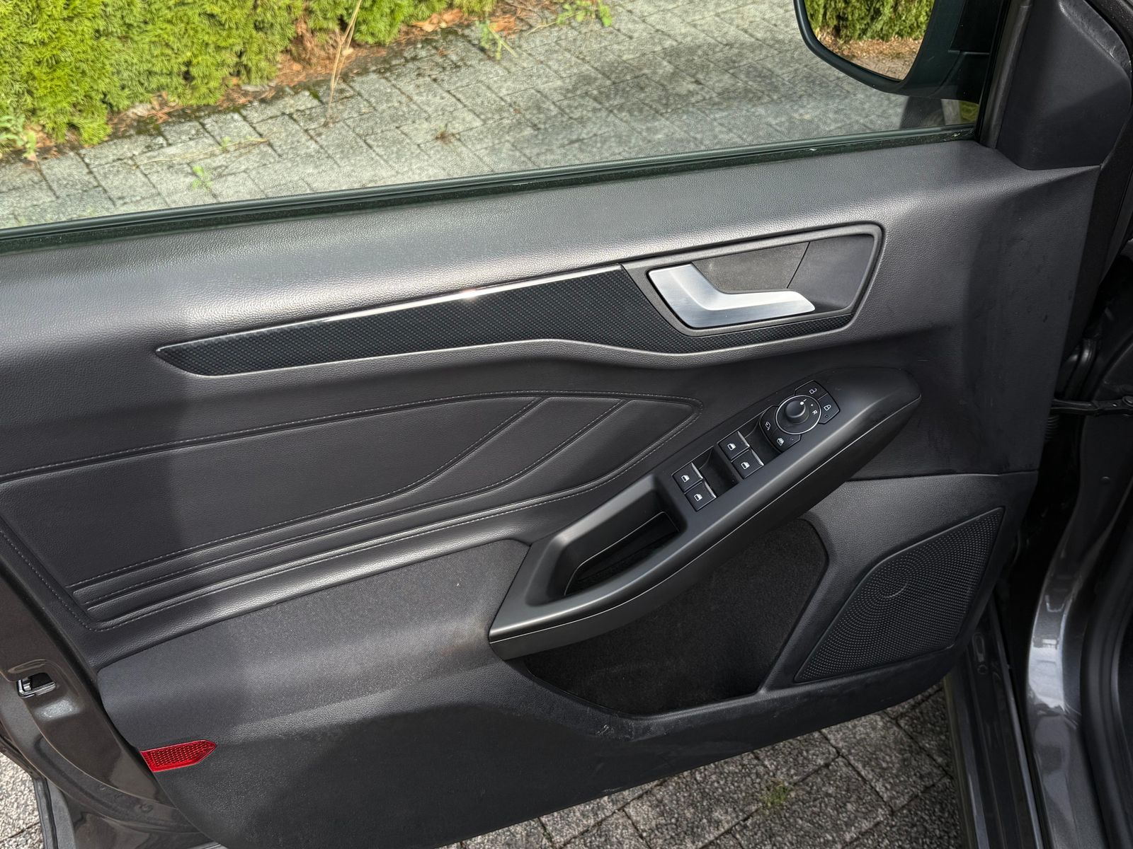 Fahrzeugabbildung Ford Focus 1.0EB ST-Line MATRIX+NAV+WINTER+CARP+SYNC4