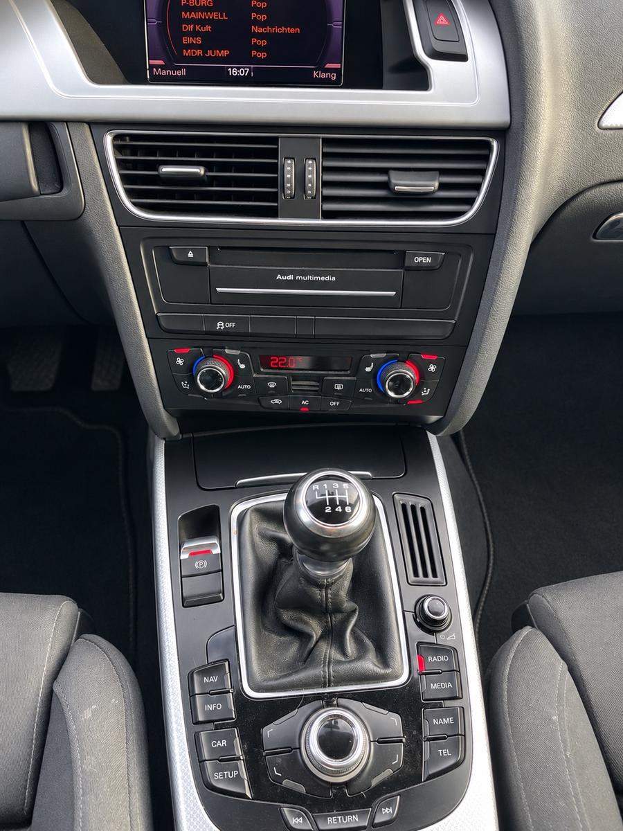 Audi A4 2011 — photo 9