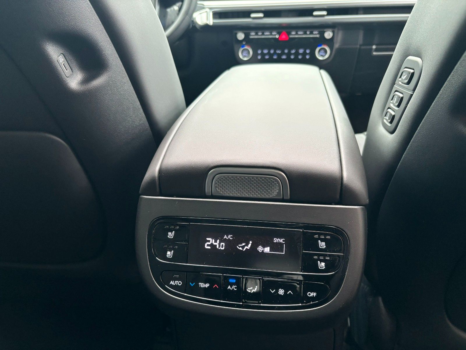 Fahrzeugabbildung Hyundai IONIQ 9 4WD 307PS Uniq/Pano/Relax-Paket!