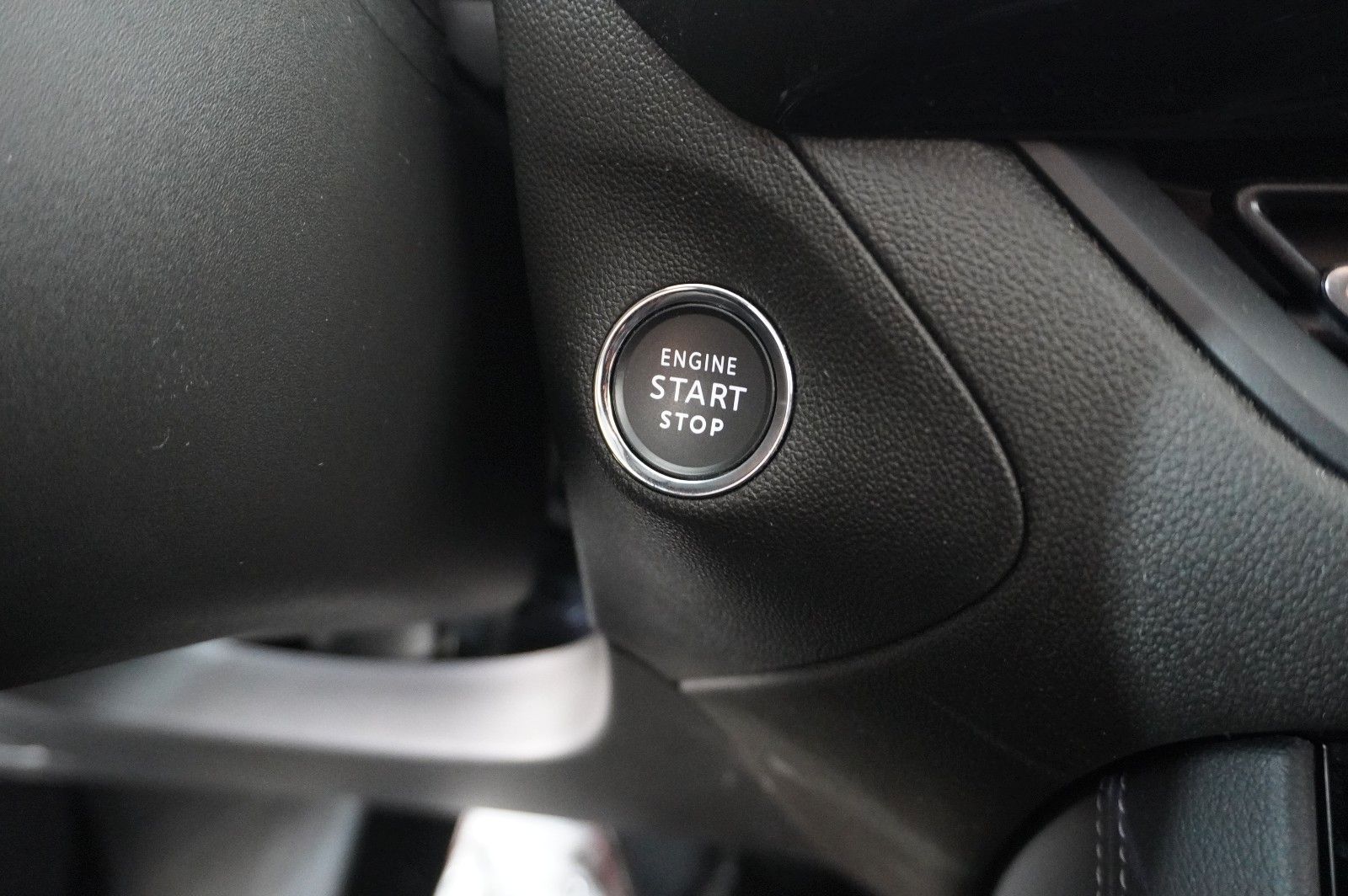 Fahrzeugabbildung Opel Grandland (X) 1.6T GSe HYBRID 4X4 NAVI/LED/SPORT