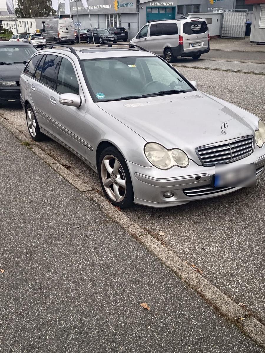 Mercedes-Benz C180 2004 — rear view