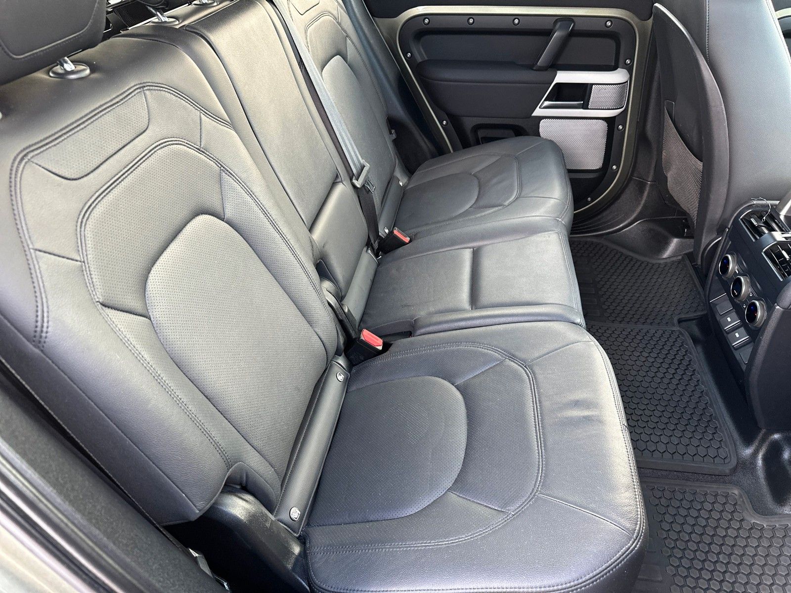 Fahrzeugabbildung Land Rover Defender 130 SE D300 AHK Sitzkühlung ACC