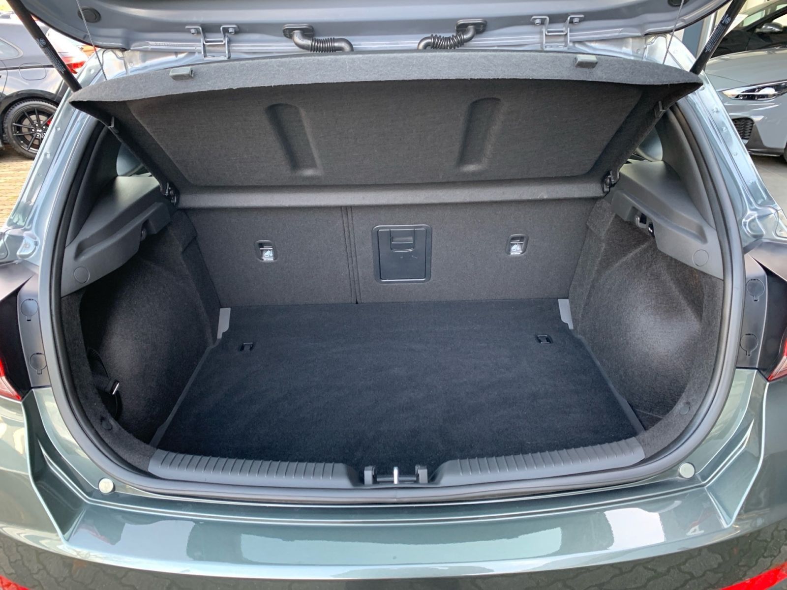 Fahrzeugabbildung Hyundai i30 1.5 T-GDI 7-DCT Trend Mild-Hybrid