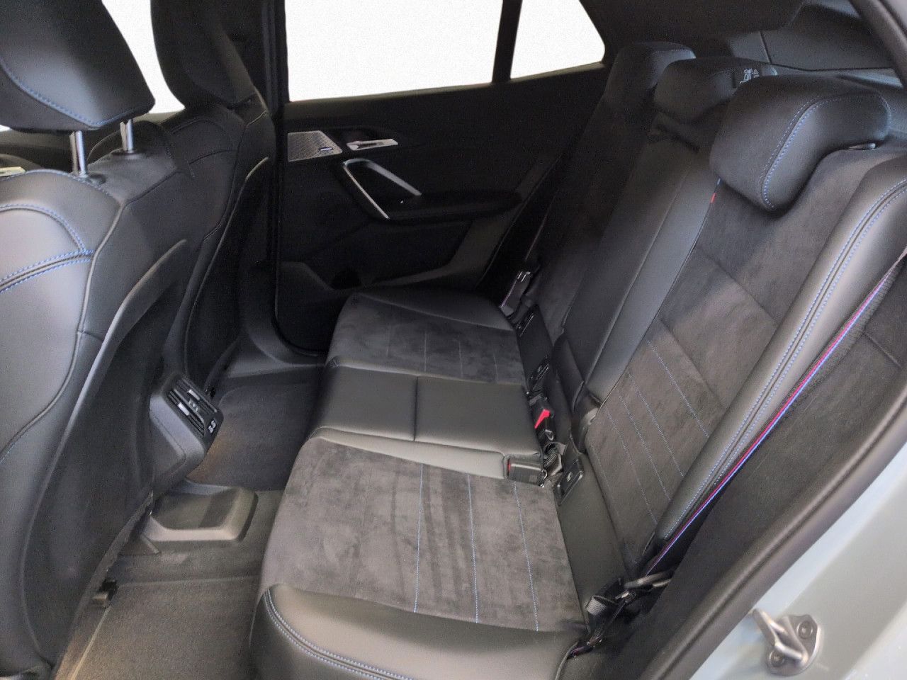 BMW iX2 - Bild 16