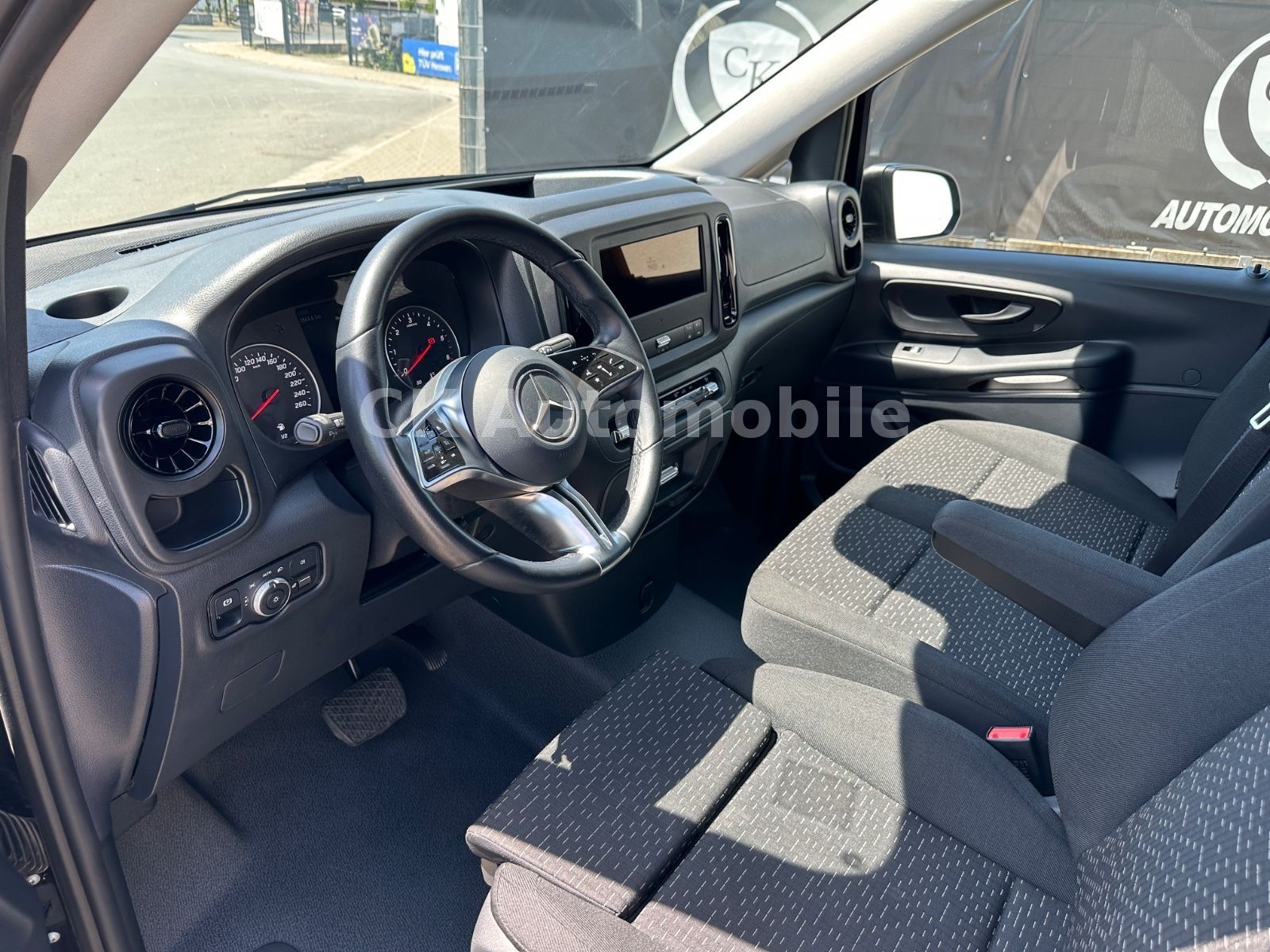 Fahrzeugabbildung Mercedes-Benz Vito Tourer 119 PRO lang/9 Sitze/Navi/LED/Kamera