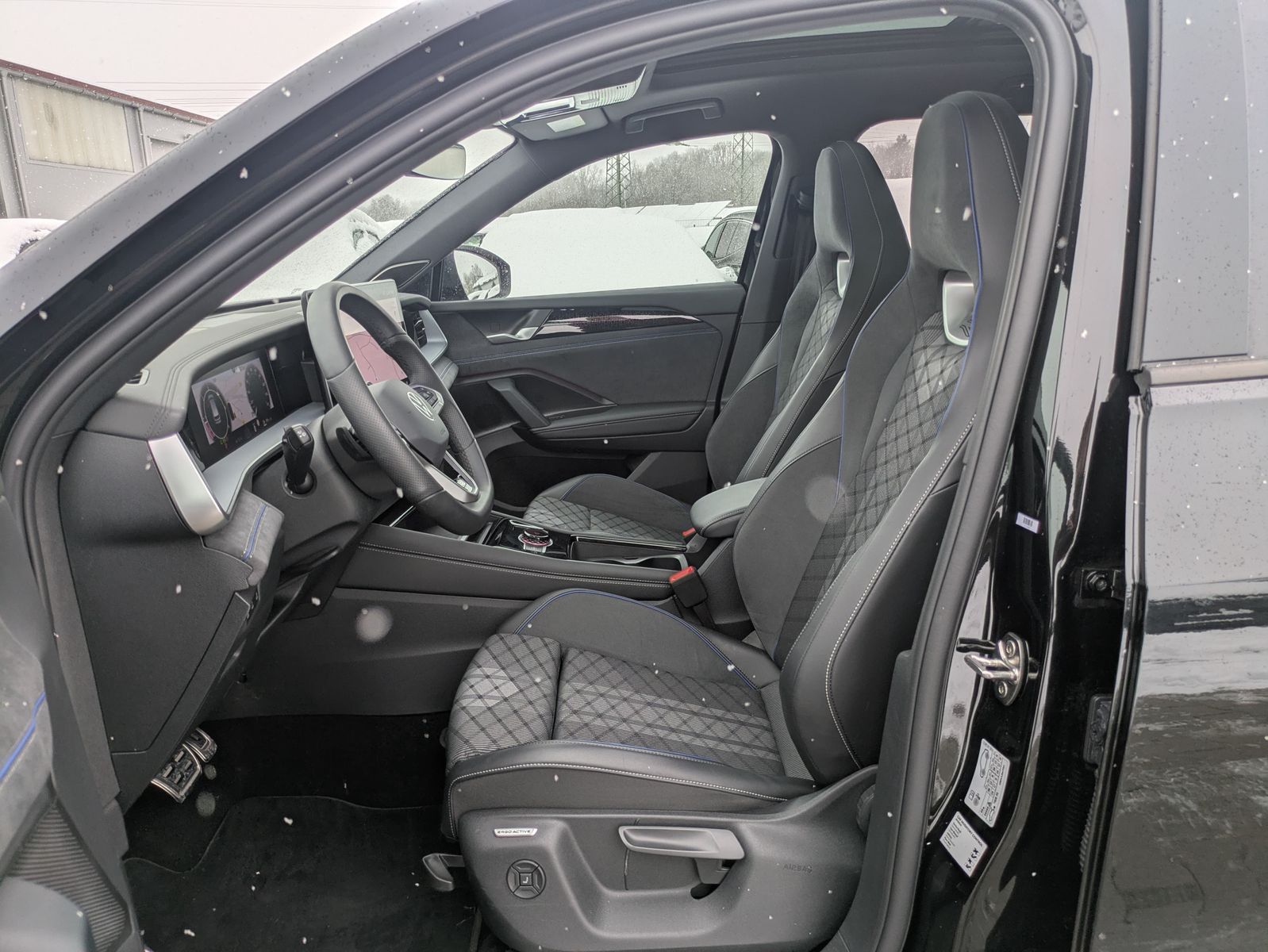 Fahrzeugabbildung Volkswagen Tayron 2.0 TDI 4M R-Line 7Si*MATRIX*AHK*PANO*HUD