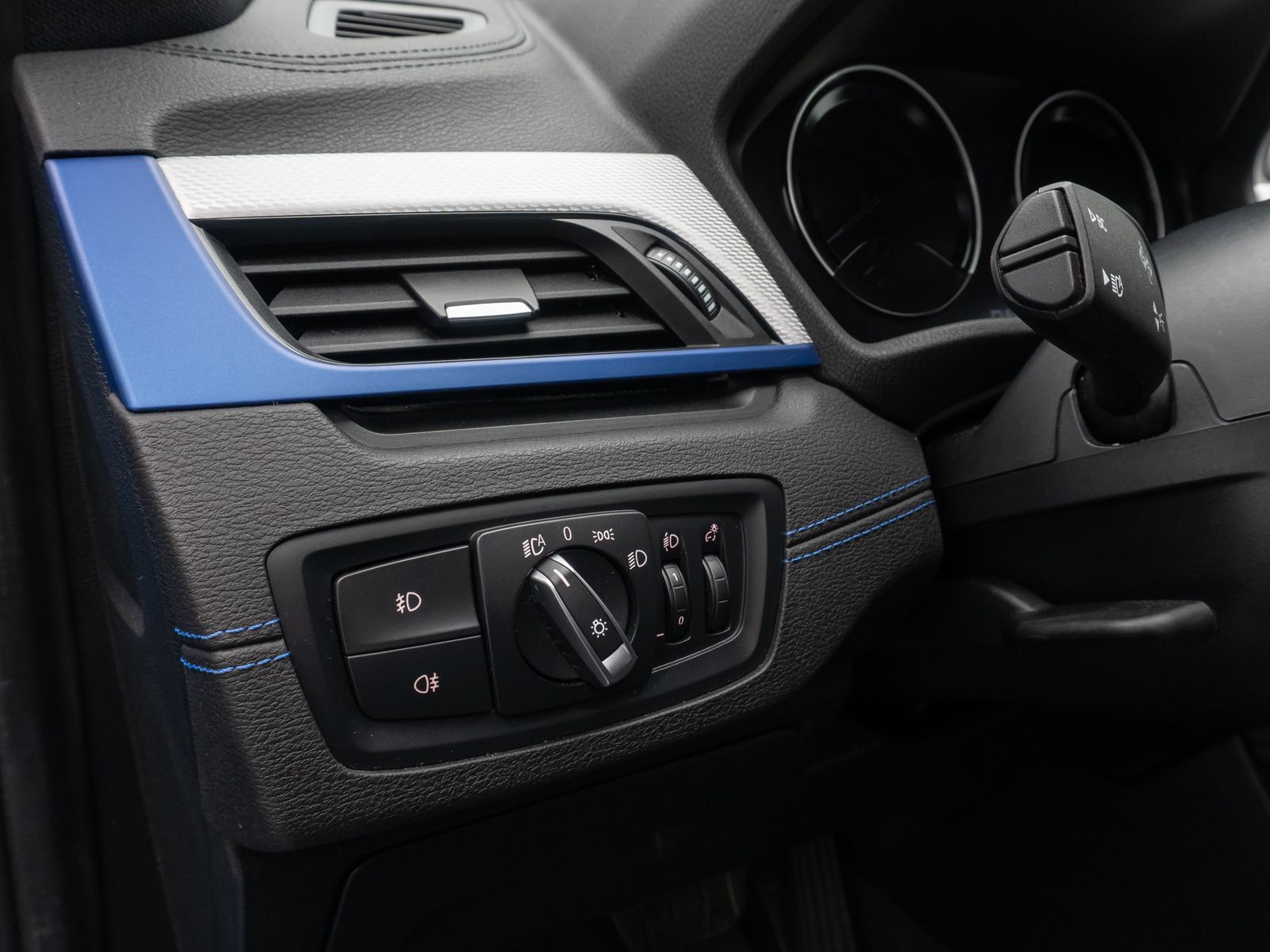 Fahrzeugabbildung BMW X1 sD18d M Sport HUD Memory LED ParkAss Komfort