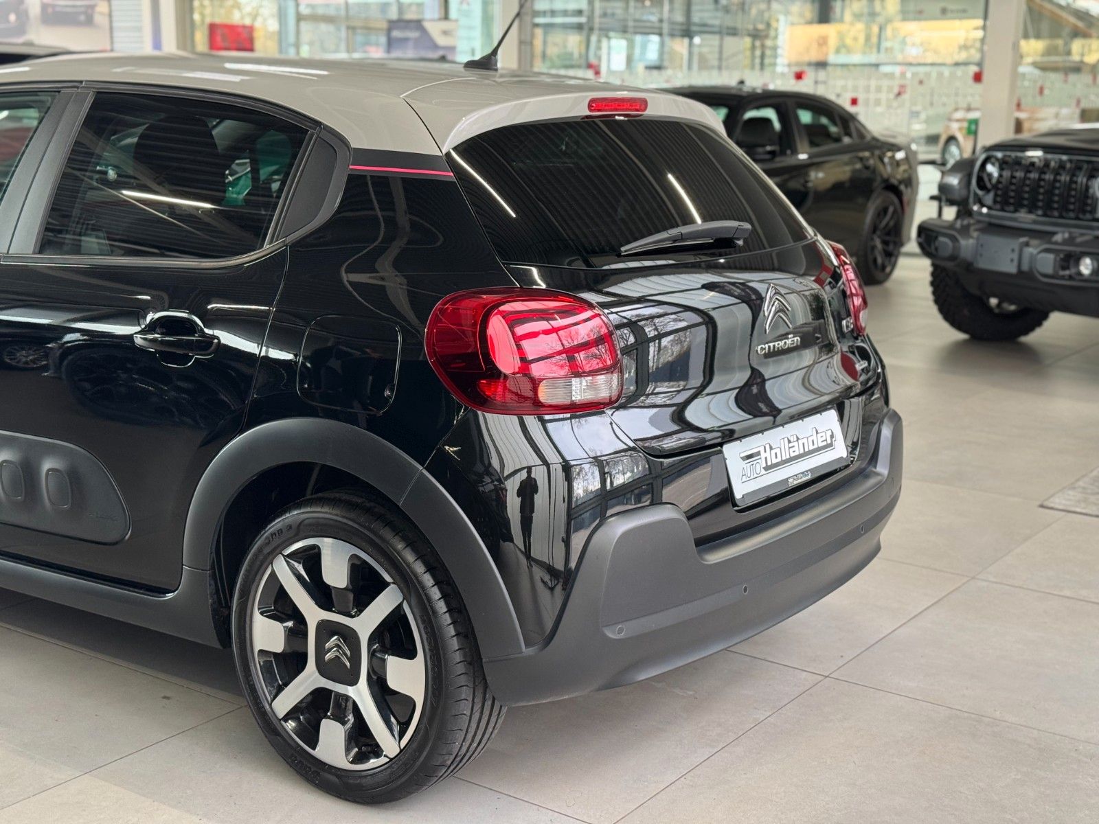 Fahrzeugabbildung Citroën C3 1.2 PurTech ELLE "DAB Navigation Kamera LM"