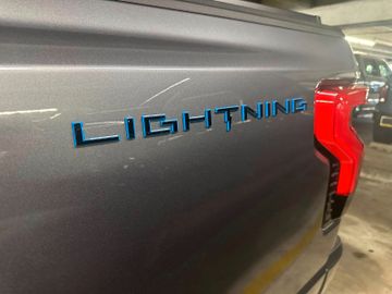 Ford F150 Lightning Lariat  gross Batterie im Vorlauf