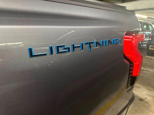Ford F150 Lightning Lariat  gross Batterie im Vorlauf