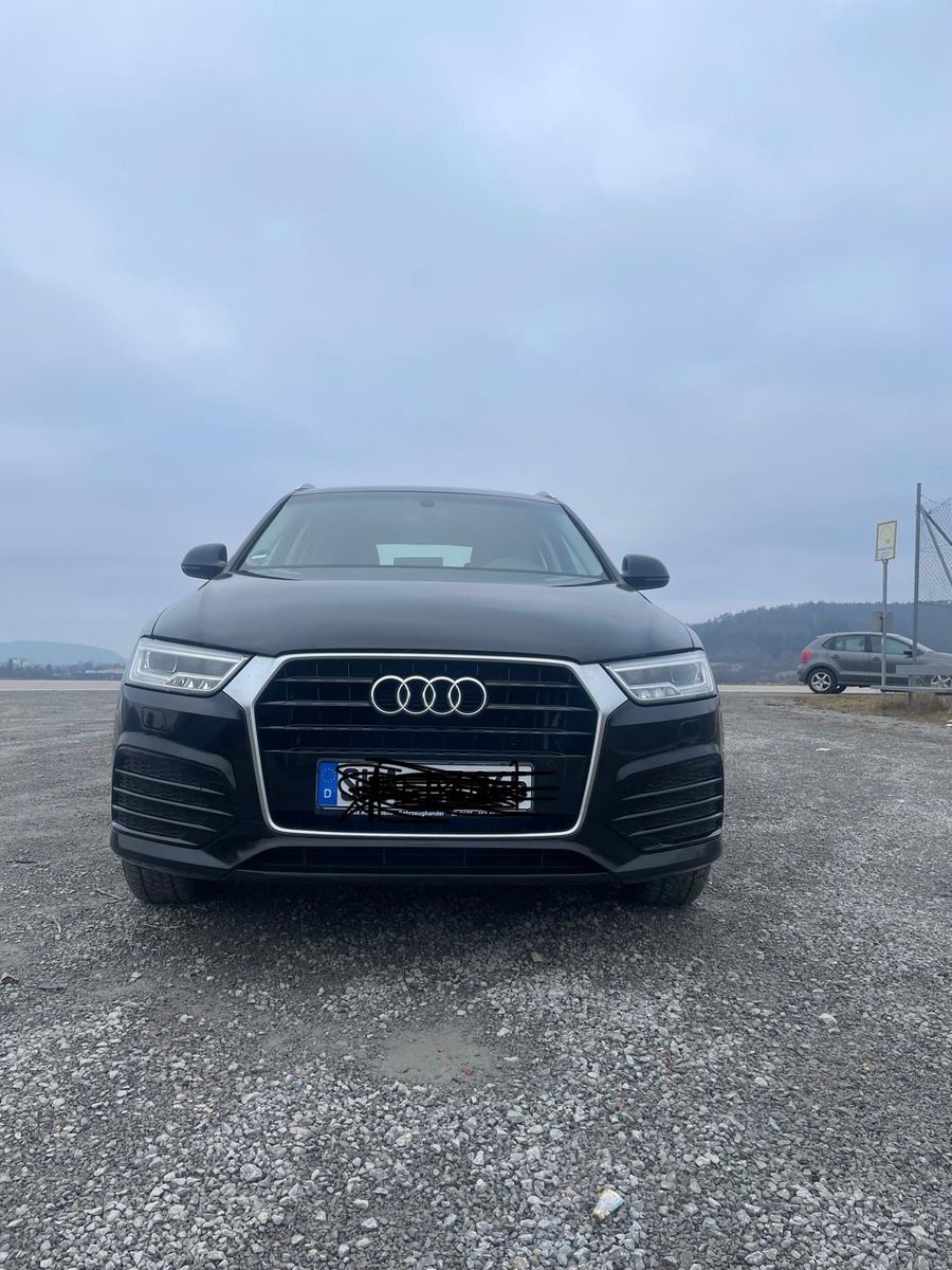 AUDI Q3 2.0 TDI S-Line design , Navi, Xenon