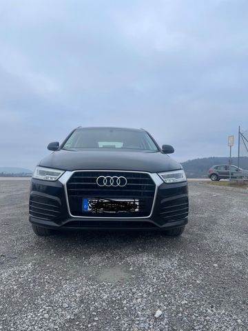 AUDI Q3 2.0 TDI S-Line design , Navi, Xenon