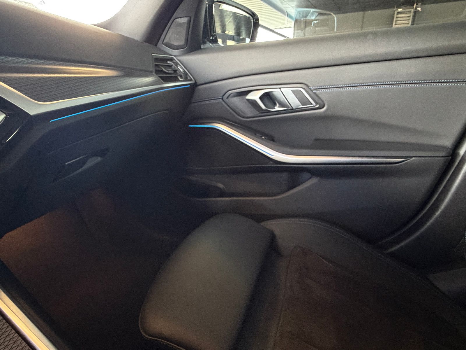 Fahrzeugabbildung BMW 320 d M Sport/M-PAKET/LED/SHADOW-LINE/AMBIENTE