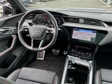 Audi Q8 e-tron - 8