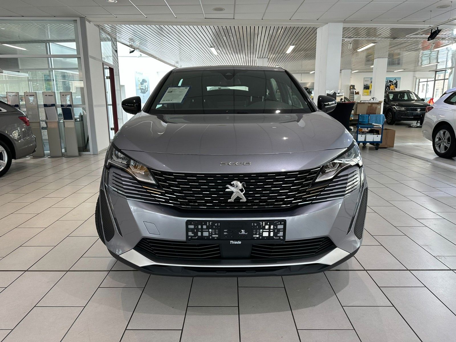 Fahrzeugabbildung Peugeot 5008 Active Pack 1.2T LED/NAVI/PDC/R'CAM/DAB+