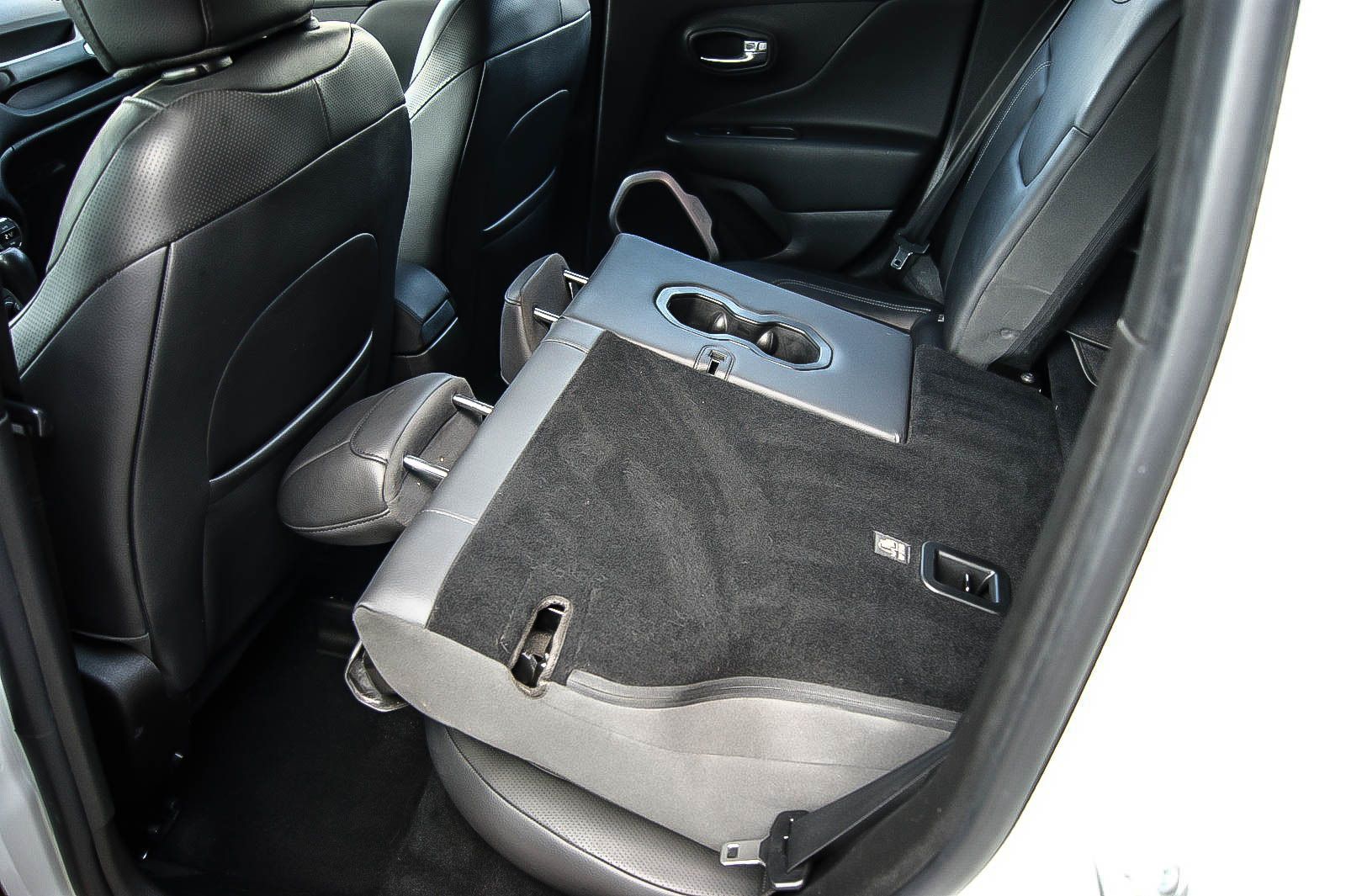 Fahrzeugabbildung Jeep Renegade Limited 4WD Auto LEDER NAVI KEYLESS PDC