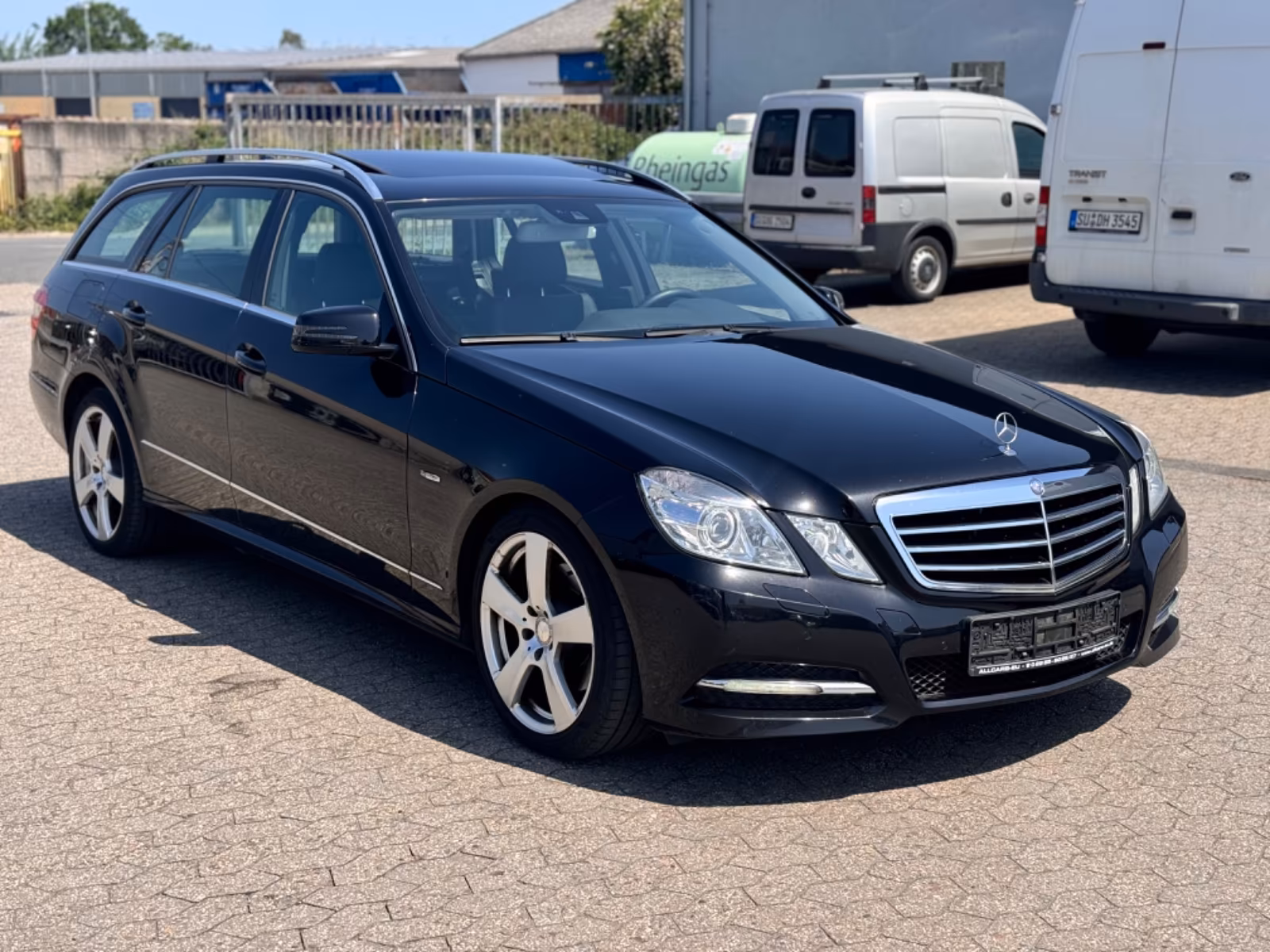 Mercedes-Benz E 250 CDI 204PS 1.HD Leder Belüftung S-Dach Xen.