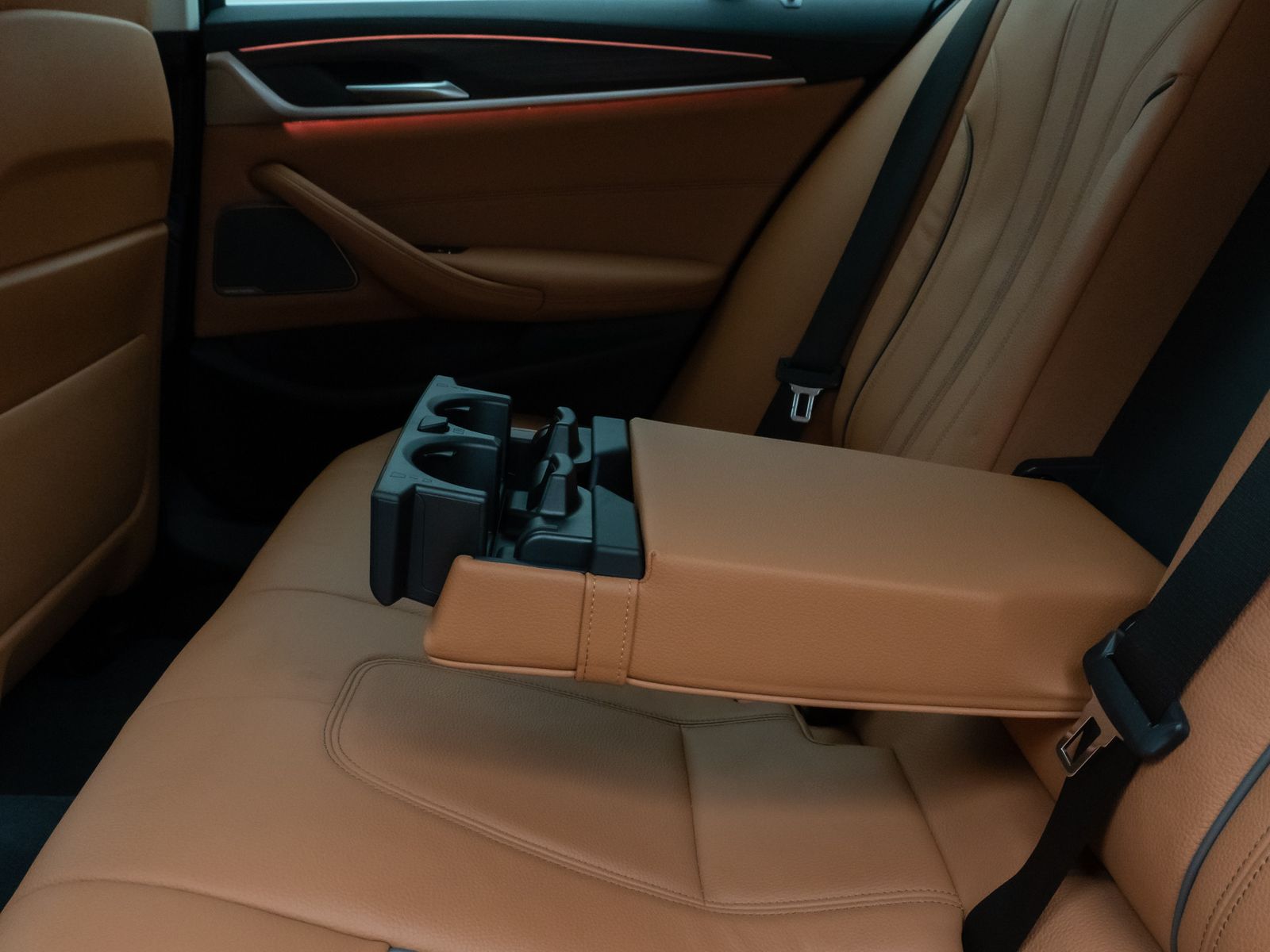 Fahrzeugabbildung BMW 540d xD LuxuryLine 360°Laser HUD DAB H/K Komfort